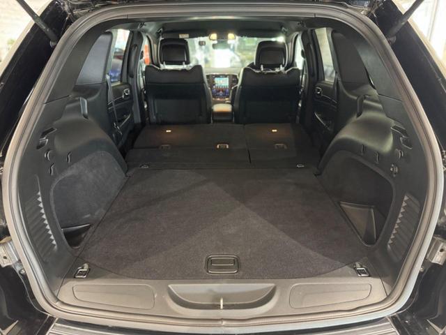 ジープ・グランドチェロキー アルティテュード　１年保証付／Ａｐｐｌｅｃａｒｐｌａｙ／エアサス／純正２０ＡＷ／ハーフレザー／シートヒーター／フルセグ／前後ソナー／ＤＳＲＣ／フロント＆サイド＆バックカメラ／クルーズコントロール／ＰＵＳＨスタート（28枚目）