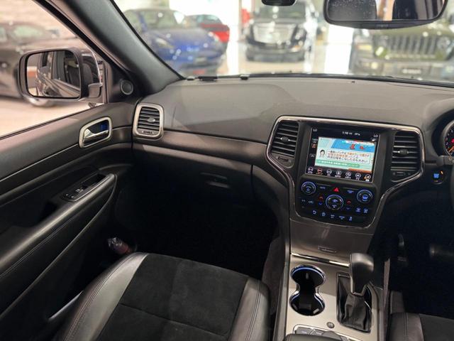 ジープ・グランドチェロキー アルティテュード　１年保証付／Ａｐｐｌｅｃａｒｐｌａｙ／エアサス／純正２０ＡＷ／ハーフレザー／シートヒーター／フルセグ／前後ソナー／ＤＳＲＣ／フロント＆サイド＆バックカメラ／クルーズコントロール／ＰＵＳＨスタート（31枚目）