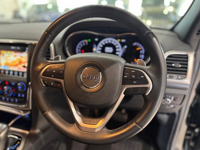 ジープ・グランドチェロキー アルティテュード　１年保証付／Ａｐｐｌｅｃａｒｐｌａｙ／エアサス／純正２０ＡＷ／ハーフレザー／シートヒーター／フルセグ／前後ソナー／ＤＳＲＣ／フロント＆サイド＆バックカメラ／クルーズコントロール／ＰＵＳＨスタート（34枚目）