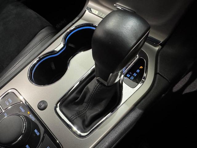 ジープ・グランドチェロキー アルティテュード　１年保証付／Ａｐｐｌｅｃａｒｐｌａｙ／エアサス／純正２０ＡＷ／ハーフレザー／シートヒーター／フルセグ／前後ソナー／ＤＳＲＣ／フロント＆サイド＆バックカメラ／クルーズコントロール／ＰＵＳＨスタート（52枚目）