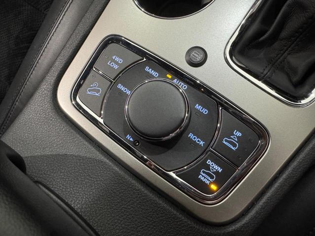 ジープ・グランドチェロキー アルティテュード　１年保証付／Ａｐｐｌｅｃａｒｐｌａｙ／エアサス／純正２０ＡＷ／ハーフレザー／シートヒーター／フルセグ／前後ソナー／ＤＳＲＣ／フロント＆サイド＆バックカメラ／クルーズコントロール／ＰＵＳＨスタート（54枚目）