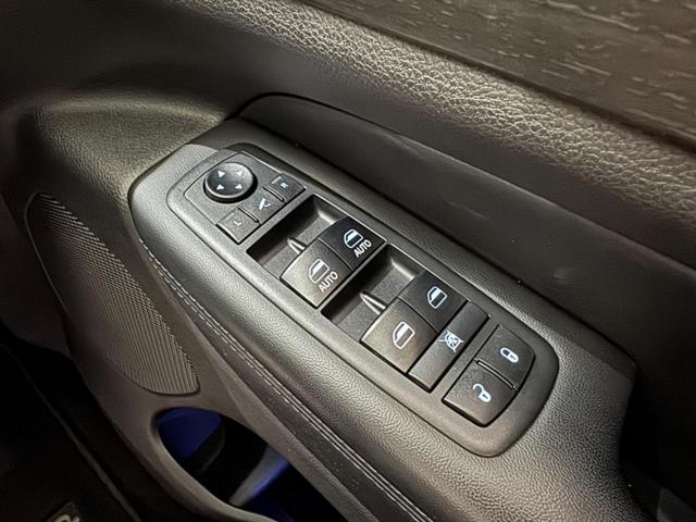 ジープ・グランドチェロキー アルティテュード　１年保証付／Ａｐｐｌｅｃａｒｐｌａｙ／エアサス／純正２０ＡＷ／ハーフレザー／シートヒーター／フルセグ／前後ソナー／ＤＳＲＣ／フロント＆サイド＆バックカメラ／クルーズコントロール／ＰＵＳＨスタート（61枚目）