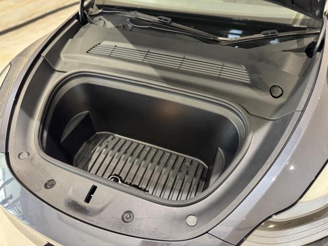 モデルＹ ベースグレード　ＲＷＤ／オートパイロット／黒革シート／ヒーター付き／ステアリングヒーター／ガラスルーフ／Ｆ＆Ｓ＆Ｂカメラ／電動リアゲート／ＥＴＣ２．０／前後ソナー／ワイヤレス充電／純正２０ＡＷ（20枚目）