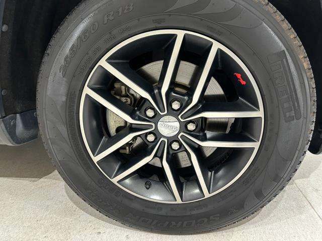 ジープ・グランドチェロキー トレイルホーク　１年保証付／正規ディーラー車／限定車／ハーフブラックレザー／エアシート＆ヒーター／フルセグ／ＥＴＣ／前後ソナー／ＢＳＭ／エアサス／前＆横＆後カメラ／Ｂｌｕｅｔｏｏｔｈ＆ＵＳＢ／純正１８ｉｎｃｈＡＷ（61枚目）