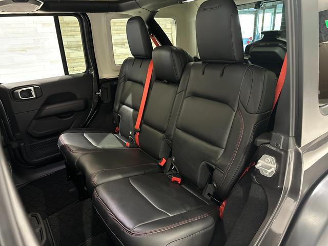 ジープ・ラングラーアンリミテッド ルビコン　リーコン　１年保証付／正規ディーラー車／黒革ヒーター／Ｃａｒｐｌａｙ／フルセグ／ステアリングヒーター／ヒッチメンバー／ＢＳＭ／ＥＴＣ／社外前後バンパー／前後ソナー／前＆横＆後カメラ／純正１７ｉｎｃｈＡＷ（24枚目）