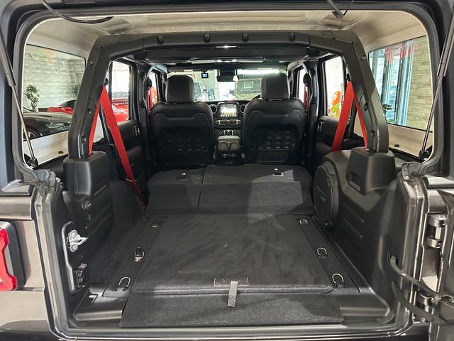 ジープ・ラングラーアンリミテッド ルビコン　リーコン　１年保証付／正規ディーラー車／黒革ヒーター／Ｃａｒｐｌａｙ／フルセグ／ステアリングヒーター／ヒッチメンバー／ＢＳＭ／ＥＴＣ／社外前後バンパー／前後ソナー／前＆横＆後カメラ／純正１７ｉｎｃｈＡＷ（28枚目）
