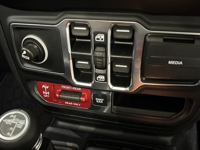 ジープ・ラングラーアンリミテッド ルビコン　リーコン　１年保証付／正規ディーラー車／黒革ヒーター／Ｃａｒｐｌａｙ／フルセグ／ステアリングヒーター／ヒッチメンバー／ＢＳＭ／ＥＴＣ／社外前後バンパー／前後ソナー／前＆横＆後カメラ／純正１７ｉｎｃｈＡＷ（49枚目）