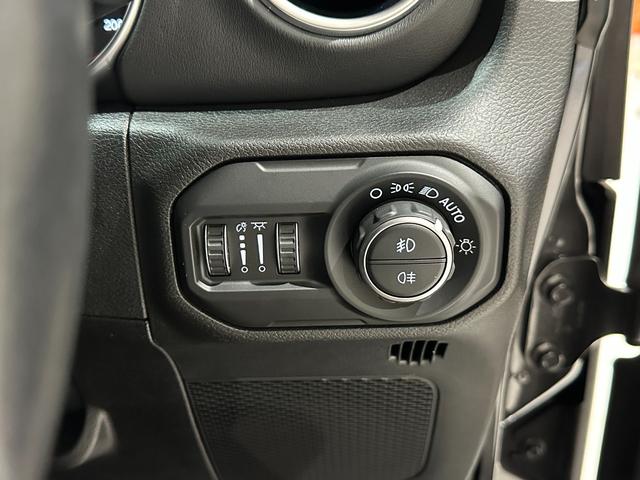 ジープ・ラングラーアンリミテッド ルビコン　リーコン　１年保証付／正規ディーラー車／黒革ヒーター／Ｃａｒｐｌａｙ／フルセグ／ステアリングヒーター／ヒッチメンバー／ＢＳＭ／ＥＴＣ／社外前後バンパー／前後ソナー／前＆横＆後カメラ／純正１７ｉｎｃｈＡＷ（52枚目）