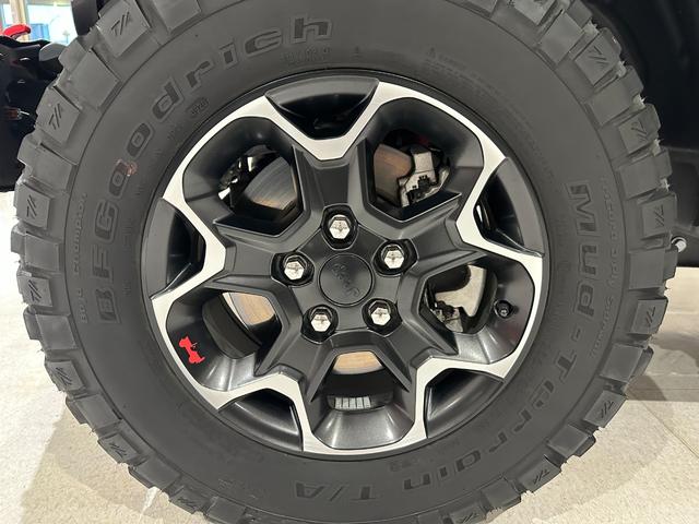 ジープ・ラングラーアンリミテッド ルビコン　リーコン　１年保証付／正規ディーラー車／黒革ヒーター／Ｃａｒｐｌａｙ／フルセグ／ステアリングヒーター／ヒッチメンバー／ＢＳＭ／ＥＴＣ／社外前後バンパー／前後ソナー／前＆横＆後カメラ／純正１７ｉｎｃｈＡＷ（55枚目）