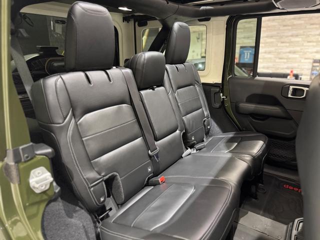 ジープ・ラングラーアンリミテッド サハラ　スカイワンタッチパワートップ　１年保証付／限定車／Ｃａｒｐｌａｙ／ＡＣＣ／純正１８ＡＷ／黒革シート＆ヒーター付き／フルセグ／ＥＴＣ２．０／ＢＳＭ／ステアリングヒーター／Ｆ＆Ｓ＆Ｂカメラ／ＡＬＰＩＮＥスピーカー／前後ソナー／修復歴無（25枚目）