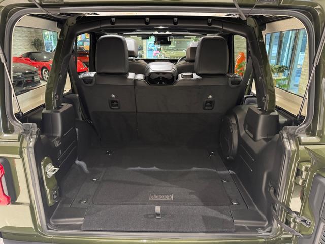 ジープ・ラングラーアンリミテッド サハラ　スカイワンタッチパワートップ　１年保証付／限定車／Ｃａｒｐｌａｙ／ＡＣＣ／純正１８ＡＷ／黒革シート＆ヒーター付き／フルセグ／ＥＴＣ２．０／ＢＳＭ／ステアリングヒーター／Ｆ＆Ｓ＆Ｂカメラ／ＡＬＰＩＮＥスピーカー／前後ソナー／修復歴無（27枚目）