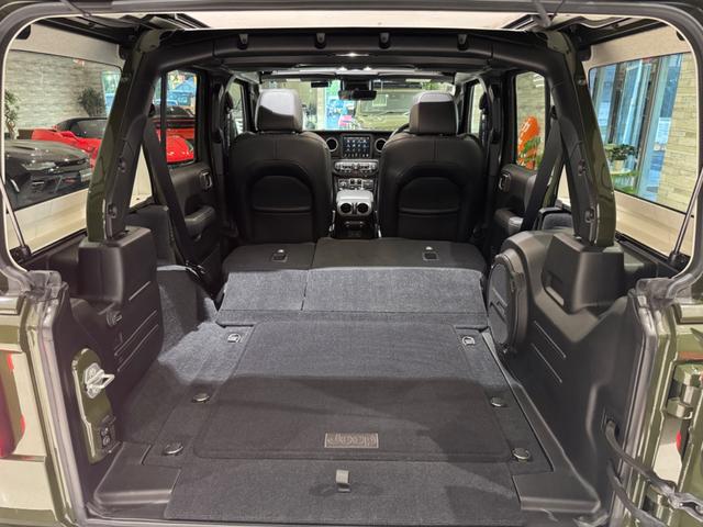 ジープ・ラングラーアンリミテッド サハラ　スカイワンタッチパワートップ　１年保証付／限定車／Ｃａｒｐｌａｙ／ＡＣＣ／純正１８ＡＷ／黒革シート＆ヒーター付き／フルセグ／ＥＴＣ２．０／ＢＳＭ／ステアリングヒーター／Ｆ＆Ｓ＆Ｂカメラ／ＡＬＰＩＮＥスピーカー／前後ソナー／修復歴無（28枚目）