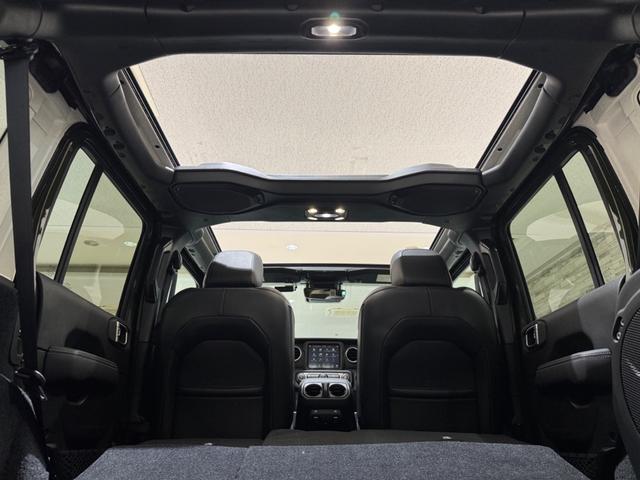 ジープ・ラングラーアンリミテッド サハラ　スカイワンタッチパワートップ　１年保証付／限定車／Ｃａｒｐｌａｙ／ＡＣＣ／純正１８ＡＷ／黒革シート＆ヒーター付き／フルセグ／ＥＴＣ２．０／ＢＳＭ／ステアリングヒーター／Ｆ＆Ｓ＆Ｂカメラ／ＡＬＰＩＮＥスピーカー／前後ソナー／修復歴無（29枚目）