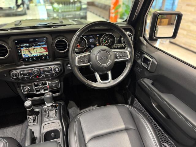 ジープ・ラングラーアンリミテッド サハラ　スカイワンタッチパワートップ　１年保証付／限定車／Ｃａｒｐｌａｙ／ＡＣＣ／純正１８ＡＷ／黒革シート＆ヒーター付き／フルセグ／ＥＴＣ２．０／ＢＳＭ／ステアリングヒーター／Ｆ＆Ｓ＆Ｂカメラ／ＡＬＰＩＮＥスピーカー／前後ソナー／修復歴無（34枚目）