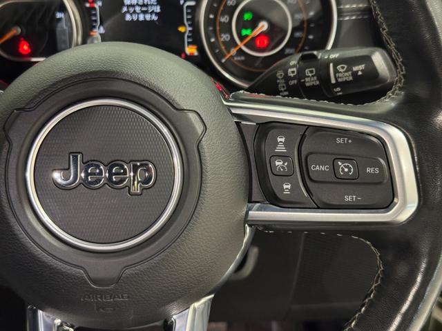 ジープ・ラングラーアンリミテッド サハラ　スカイワンタッチパワートップ　１年保証付／限定車／Ｃａｒｐｌａｙ／ＡＣＣ／純正１８ＡＷ／黒革シート＆ヒーター付き／フルセグ／ＥＴＣ２．０／ＢＳＭ／ステアリングヒーター／Ｆ＆Ｓ＆Ｂカメラ／ＡＬＰＩＮＥスピーカー／前後ソナー／修復歴無（37枚目）