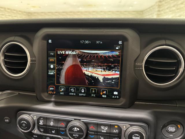 ジープ・ラングラーアンリミテッド サハラ　スカイワンタッチパワートップ　１年保証付／限定車／Ｃａｒｐｌａｙ／ＡＣＣ／純正１８ＡＷ／黒革シート＆ヒーター付き／フルセグ／ＥＴＣ２．０／ＢＳＭ／ステアリングヒーター／Ｆ＆Ｓ＆Ｂカメラ／ＡＬＰＩＮＥスピーカー／前後ソナー／修復歴無（41枚目）