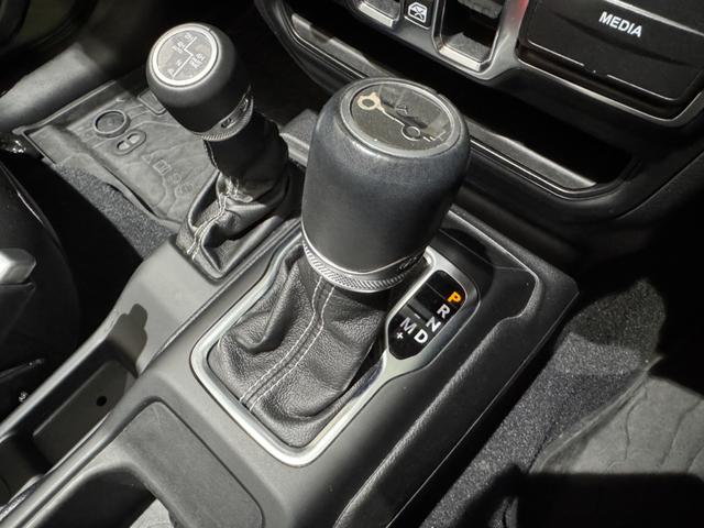 ジープ・ラングラーアンリミテッド サハラ　スカイワンタッチパワートップ　１年保証付／限定車／Ｃａｒｐｌａｙ／ＡＣＣ／純正１８ＡＷ／黒革シート＆ヒーター付き／フルセグ／ＥＴＣ２．０／ＢＳＭ／ステアリングヒーター／Ｆ＆Ｓ＆Ｂカメラ／ＡＬＰＩＮＥスピーカー／前後ソナー／修復歴無（53枚目）