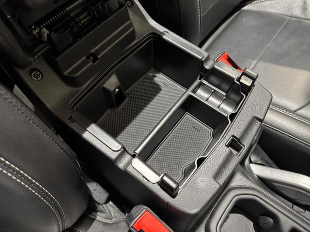 ジープ・ラングラーアンリミテッド サハラ　スカイワンタッチパワートップ　１年保証付／限定車／Ｃａｒｐｌａｙ／ＡＣＣ／純正１８ＡＷ／黒革シート＆ヒーター付き／フルセグ／ＥＴＣ２．０／ＢＳＭ／ステアリングヒーター／Ｆ＆Ｓ＆Ｂカメラ／ＡＬＰＩＮＥスピーカー／前後ソナー／修復歴無（57枚目）