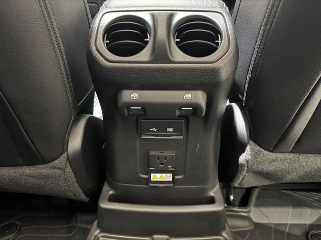 ジープ・ラングラーアンリミテッド サハラ　スカイワンタッチパワートップ　１年保証付／限定車／Ｃａｒｐｌａｙ／ＡＣＣ／純正１８ＡＷ／黒革シート＆ヒーター付き／フルセグ／ＥＴＣ２．０／ＢＳＭ／ステアリングヒーター／Ｆ＆Ｓ＆Ｂカメラ／ＡＬＰＩＮＥスピーカー／前後ソナー／修復歴無（59枚目）