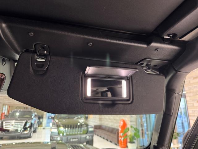 ジープ・ラングラーアンリミテッド サハラ　スカイワンタッチパワートップ　１年保証付／限定車／Ｃａｒｐｌａｙ／ＡＣＣ／純正１８ＡＷ／黒革シート＆ヒーター付き／フルセグ／ＥＴＣ２．０／ＢＳＭ／ステアリングヒーター／Ｆ＆Ｓ＆Ｂカメラ／ＡＬＰＩＮＥスピーカー／前後ソナー／修復歴無（65枚目）