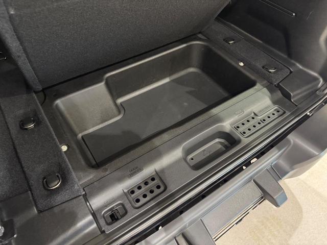 ジープ・ラングラーアンリミテッド サハラ　１年保証付／Ｃａｒｐｌａｙ／ＡＣＣ／黒革ヒーター／１オーナー／ステアリングヒーター／前後ソナー／ＢＳＭ／ＥＴＣ２．０／フロント＆サイド＆バックカメラ／フルセグＴＶ／ＰＵＳＨスタート／純正１８インチＡＷ（29枚目）