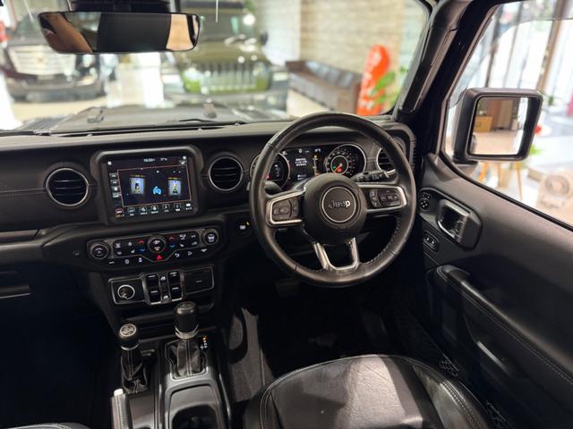 ジープ・ラングラーアンリミテッド サハラ　１年保証付／Ｃａｒｐｌａｙ／ＡＣＣ／黒革ヒーター／１オーナー／ステアリングヒーター／前後ソナー／ＢＳＭ／ＥＴＣ２．０／フロント＆サイド＆バックカメラ／フルセグＴＶ／ＰＵＳＨスタート／純正１８インチＡＷ（33枚目）