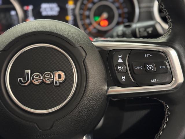 ジープ・ラングラーアンリミテッド サハラ　１年保証付／Ｃａｒｐｌａｙ／ＡＣＣ／黒革ヒーター／１オーナー／ステアリングヒーター／前後ソナー／ＢＳＭ／ＥＴＣ２．０／フロント＆サイド＆バックカメラ／フルセグＴＶ／ＰＵＳＨスタート／純正１８インチＡＷ（36枚目）