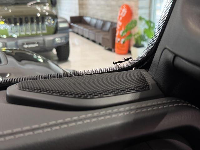 ジープ・ラングラーアンリミテッド サハラ　１年保証付／Ｃａｒｐｌａｙ／ＡＣＣ／黒革ヒーター／１オーナー／ステアリングヒーター／前後ソナー／ＢＳＭ／ＥＴＣ２．０／フロント＆サイド＆バックカメラ／フルセグＴＶ／ＰＵＳＨスタート／純正１８インチＡＷ（61枚目）