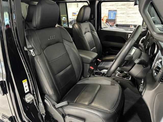 ジープ・ラングラーアンリミテッド サハラ　１年保証付／正規ディーラー車／ワンオーナー／Ｃａｒｐｌａｙ／黒革ヒーター／ステアリングヒーター／Ｂｌｕｅｔｏｏｔｈ＆ＵＳＢ／ＥＴＣ／ＢＳＭ／フルセグ／前後ソナー／前＆横＆後カメラ／純正１８ｉｎｃｈＡＷ（21枚目）