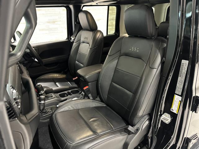 ジープ・ラングラーアンリミテッド サハラ　１年保証付／正規ディーラー車／ワンオーナー／Ｃａｒｐｌａｙ／黒革ヒーター／ステアリングヒーター／Ｂｌｕｅｔｏｏｔｈ＆ＵＳＢ／ＥＴＣ／ＢＳＭ／フルセグ／前後ソナー／前＆横＆後カメラ／純正１８ｉｎｃｈＡＷ（22枚目）