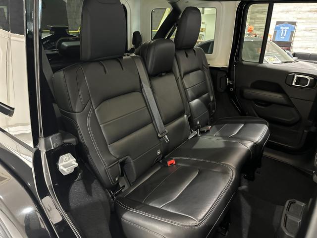 ジープ・ラングラーアンリミテッド サハラ　１年保証付／正規ディーラー車／ワンオーナー／Ｃａｒｐｌａｙ／黒革ヒーター／ステアリングヒーター／Ｂｌｕｅｔｏｏｔｈ＆ＵＳＢ／ＥＴＣ／ＢＳＭ／フルセグ／前後ソナー／前＆横＆後カメラ／純正１８ｉｎｃｈＡＷ（23枚目）