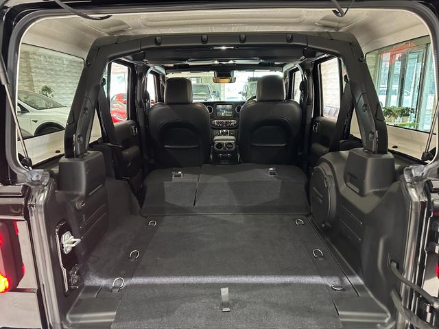 ジープ・ラングラーアンリミテッド サハラ　１年保証付／正規ディーラー車／ワンオーナー／Ｃａｒｐｌａｙ／黒革ヒーター／ステアリングヒーター／Ｂｌｕｅｔｏｏｔｈ＆ＵＳＢ／ＥＴＣ／ＢＳＭ／フルセグ／前後ソナー／前＆横＆後カメラ／純正１８ｉｎｃｈＡＷ（29枚目）