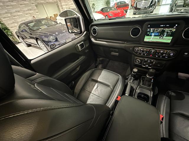 ジープ・ラングラーアンリミテッド サハラ　１年保証付／正規ディーラー車／ワンオーナー／Ｃａｒｐｌａｙ／黒革ヒーター／ステアリングヒーター／Ｂｌｕｅｔｏｏｔｈ＆ＵＳＢ／ＥＴＣ／ＢＳＭ／フルセグ／前後ソナー／前＆横＆後カメラ／純正１８ｉｎｃｈＡＷ（32枚目）