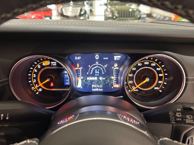 ジープ・ラングラーアンリミテッド サハラ　１年保証付／正規ディーラー車／ワンオーナー／Ｃａｒｐｌａｙ／黒革ヒーター／ステアリングヒーター／Ｂｌｕｅｔｏｏｔｈ＆ＵＳＢ／ＥＴＣ／ＢＳＭ／フルセグ／前後ソナー／前＆横＆後カメラ／純正１８ｉｎｃｈＡＷ（39枚目）