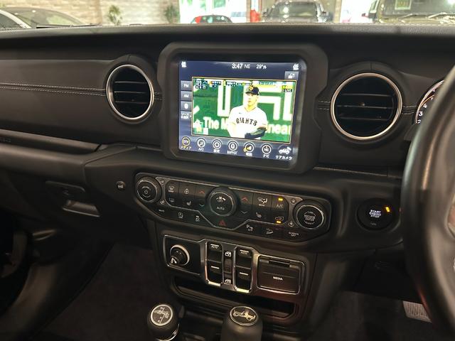 ジープ・ラングラーアンリミテッド サハラ　１年保証付／正規ディーラー車／ワンオーナー／Ｃａｒｐｌａｙ／黒革ヒーター／ステアリングヒーター／Ｂｌｕｅｔｏｏｔｈ＆ＵＳＢ／ＥＴＣ／ＢＳＭ／フルセグ／前後ソナー／前＆横＆後カメラ／純正１８ｉｎｃｈＡＷ（40枚目）