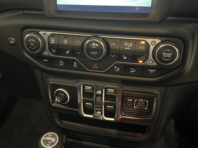 ジープ・ラングラーアンリミテッド サハラ　１年保証付／正規ディーラー車／ワンオーナー／Ｃａｒｐｌａｙ／黒革ヒーター／ステアリングヒーター／Ｂｌｕｅｔｏｏｔｈ＆ＵＳＢ／ＥＴＣ／ＢＳＭ／フルセグ／前後ソナー／前＆横＆後カメラ／純正１８ｉｎｃｈＡＷ（48枚目）