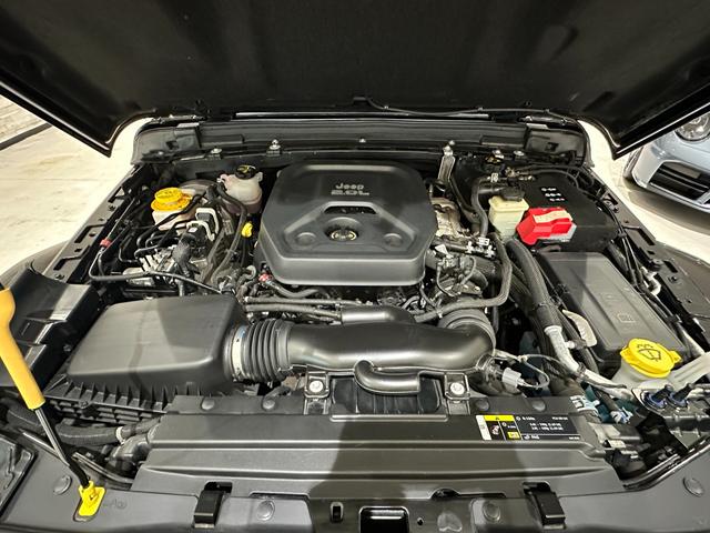 ジープ・ラングラーアンリミテッド サハラ　１年保証付／正規ディーラー車／ワンオーナー／Ｃａｒｐｌａｙ／黒革ヒーター／ステアリングヒーター／Ｂｌｕｅｔｏｏｔｈ＆ＵＳＢ／ＥＴＣ／ＢＳＭ／フルセグ／前後ソナー／前＆横＆後カメラ／純正１８ｉｎｃｈＡＷ（54枚目）
