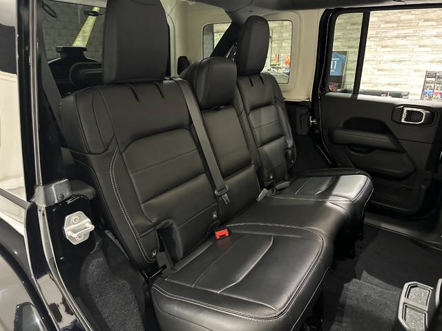 ジープ・ラングラーアンリミテッド サハラ　１年保証付／正規ディーラー車／ワンオーナー／Ｃａｒｐｌａｙ／黒革ヒーター／ステアリングヒーター／Ｍｏｐａｒ２インチリフトアップ／ＲＡＮＣＨショック／フルセグ／ＥＴＣ／前後ソナー／純正１８ｉｎｃｈＡＷ（24枚目）