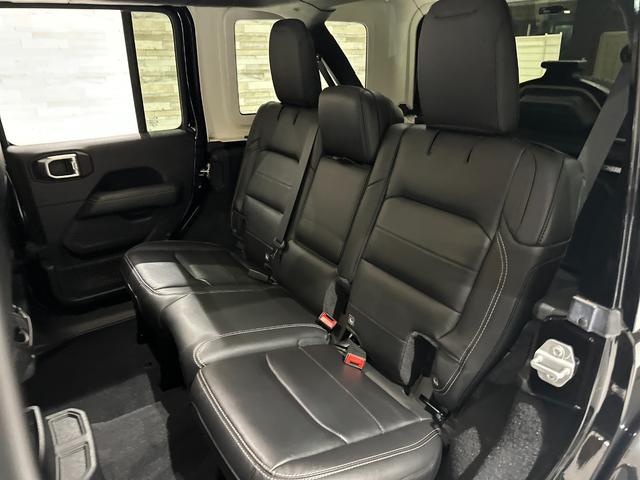 ジープ・ラングラーアンリミテッド サハラ　１年保証付／正規ディーラー車／ワンオーナー／Ｃａｒｐｌａｙ／黒革ヒーター／ステアリングヒーター／Ｍｏｐａｒ２インチリフトアップ／ＲＡＮＣＨショック／フルセグ／ＥＴＣ／前後ソナー／純正１８ｉｎｃｈＡＷ（25枚目）