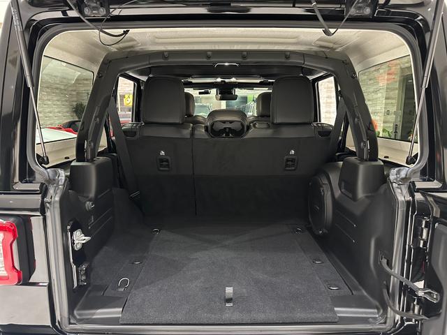 ジープ・ラングラーアンリミテッド サハラ　１年保証付／正規ディーラー車／ワンオーナー／Ｃａｒｐｌａｙ／黒革ヒーター／ステアリングヒーター／Ｍｏｐａｒ２インチリフトアップ／ＲＡＮＣＨショック／フルセグ／ＥＴＣ／前後ソナー／純正１８ｉｎｃｈＡＷ（27枚目）