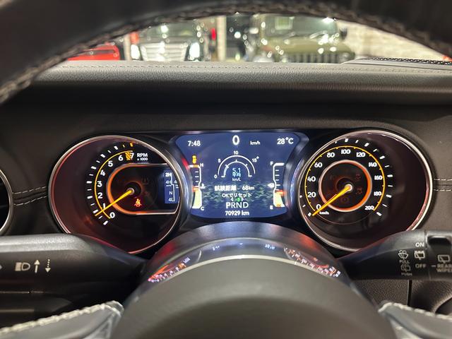 ジープ・ラングラーアンリミテッド サハラ　１年保証付／正規ディーラー車／ワンオーナー／Ｃａｒｐｌａｙ／黒革ヒーター／ステアリングヒーター／Ｍｏｐａｒ２インチリフトアップ／ＲＡＮＣＨショック／フルセグ／ＥＴＣ／前後ソナー／純正１８ｉｎｃｈＡＷ（38枚目）
