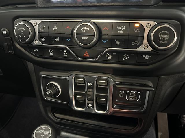 ジープ・ラングラーアンリミテッド サハラ　１年保証付／正規ディーラー車／ワンオーナー／Ｃａｒｐｌａｙ／黒革ヒーター／ステアリングヒーター／Ｍｏｐａｒ２インチリフトアップ／ＲＡＮＣＨショック／フルセグ／ＥＴＣ／前後ソナー／純正１８ｉｎｃｈＡＷ（48枚目）