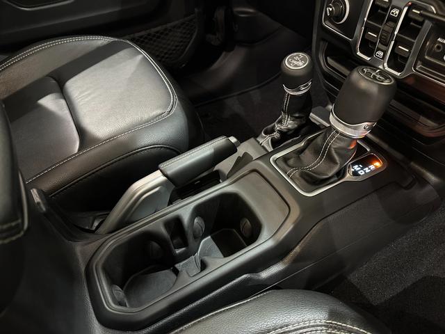 ジープ・ラングラーアンリミテッド サハラ　１年保証付／正規ディーラー車／ワンオーナー／Ｃａｒｐｌａｙ／黒革ヒーター／ステアリングヒーター／Ｍｏｐａｒ２インチリフトアップ／ＲＡＮＣＨショック／フルセグ／ＥＴＣ／前後ソナー／純正１８ｉｎｃｈＡＷ（49枚目）