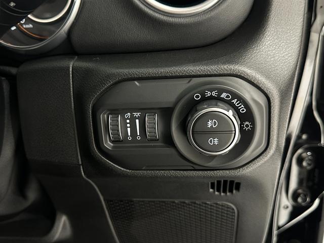 ジープ・ラングラーアンリミテッド サハラ　１年保証付／正規ディーラー車／ワンオーナー／Ｃａｒｐｌａｙ／黒革ヒーター／ステアリングヒーター／Ｍｏｐａｒ２インチリフトアップ／ＲＡＮＣＨショック／フルセグ／ＥＴＣ／前後ソナー／純正１８ｉｎｃｈＡＷ（52枚目）