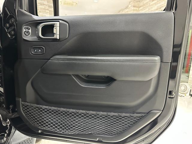 ジープ・ラングラーアンリミテッド サハラ　１年保証付／正規ディーラー車／ワンオーナー／Ｃａｒｐｌａｙ／黒革ヒーター／ステアリングヒーター／Ｍｏｐａｒ２インチリフトアップ／ＲＡＮＣＨショック／フルセグ／ＥＴＣ／前後ソナー／純正１８ｉｎｃｈＡＷ（53枚目）