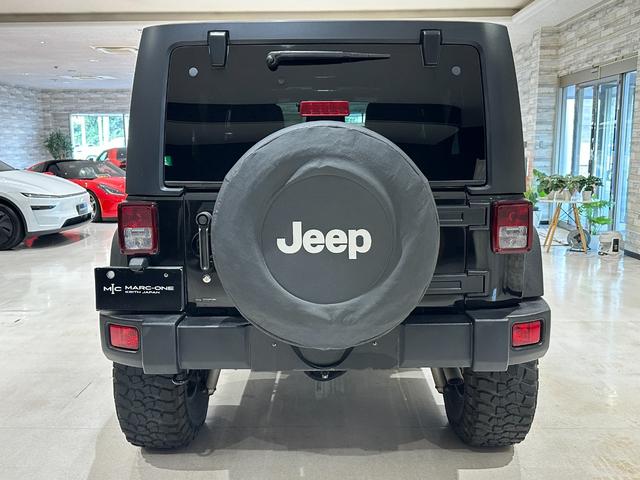 ジープ・ラングラーアンリミテッド スポーツ　１年保証付／正規ディーラー車／リフトアップ／社外フロントバンパー／ＬＥＤヘッドライト／フルセグ／前＆横＆後カメラ／ＥＴＣ／Ｂｌｕｅｔｏｏｔｈ＆ＵＳＢ／ＦＵＥＬ１７ｉｎｃｈＡＷ（17枚目）