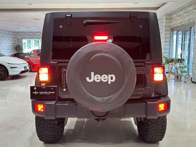 ジープ・ラングラーアンリミテッド スポーツ　１年保証付／正規ディーラー車／リフトアップ／社外フロントバンパー／ＬＥＤヘッドライト／フルセグ／前＆横＆後カメラ／ＥＴＣ／Ｂｌｕｅｔｏｏｔｈ＆ＵＳＢ／ＦＵＥＬ１７ｉｎｃｈＡＷ（19枚目）