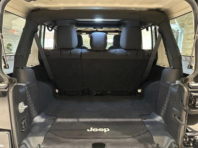 ジープ・ラングラーアンリミテッド スポーツ　１年保証付／正規ディーラー車／リフトアップ／社外フロントバンパー／ＬＥＤヘッドライト／フルセグ／前＆横＆後カメラ／ＥＴＣ／Ｂｌｕｅｔｏｏｔｈ＆ＵＳＢ／ＦＵＥＬ１７ｉｎｃｈＡＷ（31枚目）