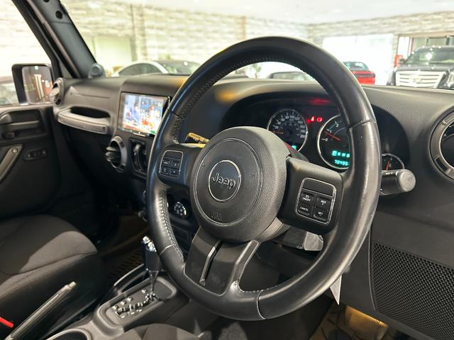 ジープ・ラングラーアンリミテッド スポーツ　１年保証付／正規ディーラー車／リフトアップ／社外フロントバンパー／ＬＥＤヘッドライト／フルセグ／前＆横＆後カメラ／ＥＴＣ／Ｂｌｕｅｔｏｏｔｈ＆ＵＳＢ／ＦＵＥＬ１７ｉｎｃｈＡＷ（37枚目）