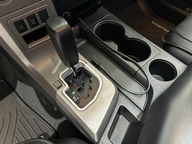 セコイア ＳＲ５　１年保証付／新車並行／走行証明／サンルーフ／フルセグ／フリップダウンモニター／ＥＴＣ／前＆横＆後カメラ／Ｂｌｕｅｔｏｏｔｈ／シートヒーター／キーレス／フォグライト／純正２０ｉｎｃｈＡＷ（46枚目）